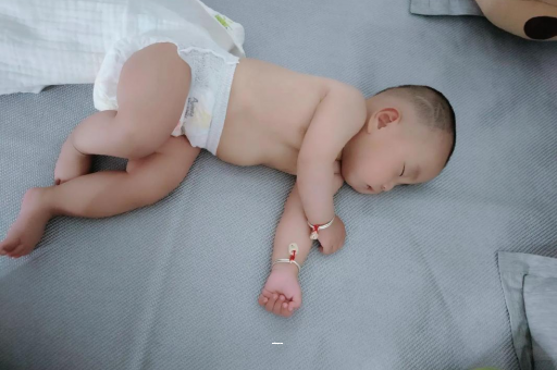 永州宝宝总是摇头怎么回事